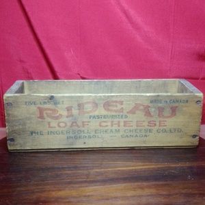 RIDEAU antique cheese box from Canada